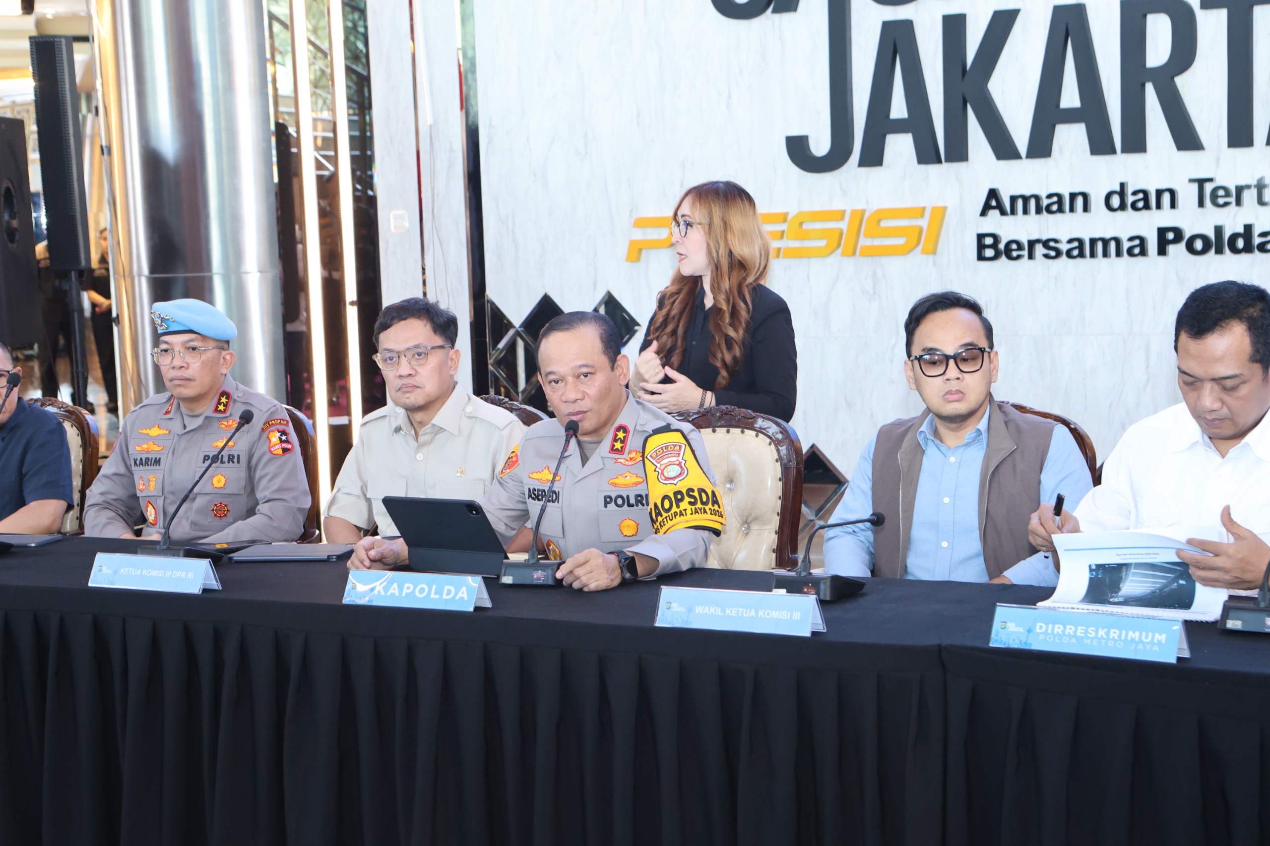 POLDA METRO JAYA UNGKAP PELAKU PENYIRAMAN AIR KERAS AKTIVIS MELALUI ANALISA SCIENTIFIC