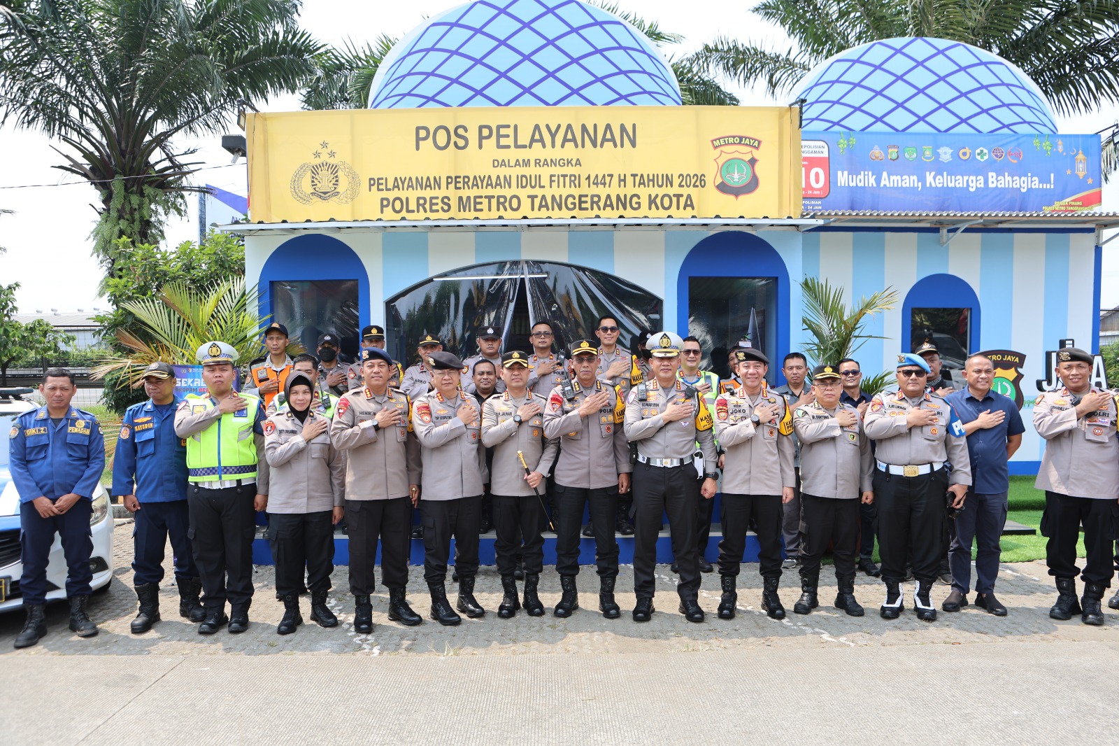 Pejabat Utama Polda Metro Jaya Cek Pos Pelayanan Tol Jakarta–Merak, Pastikan Arus Mudik Aman dan Lancar
