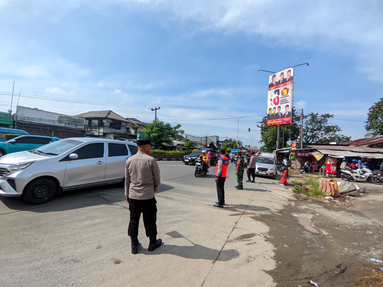 Demi Mudik Aman, Polisi dan TNI Bersinergi Atur Lalu Lintas di Kalijaya