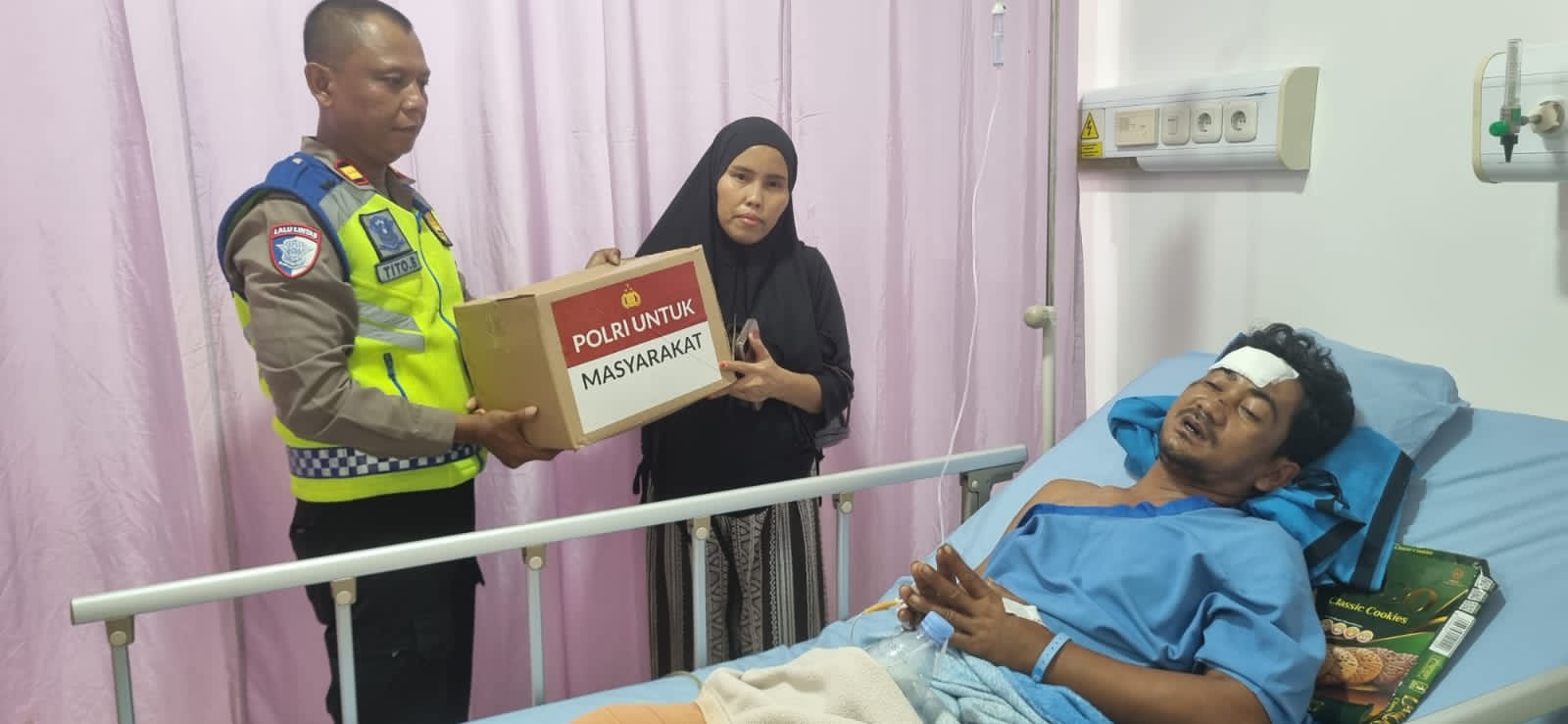 Tak Hanya Atur Lalu Lintas, Polantas Kota Tangerang Sambangi Rumah Kosong Dan Bagikan Bansos