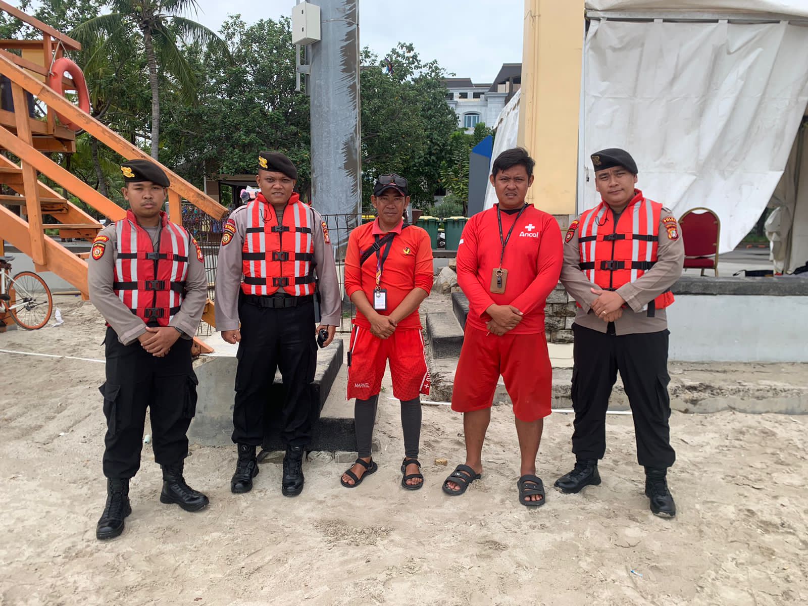 Patroli Siaga Banjir Rob dan Pengamanan Wisata, Pantai Lagoon Ancol oleh Pammat DitSamapta PMJ Terpantau Aman dan Kondusif