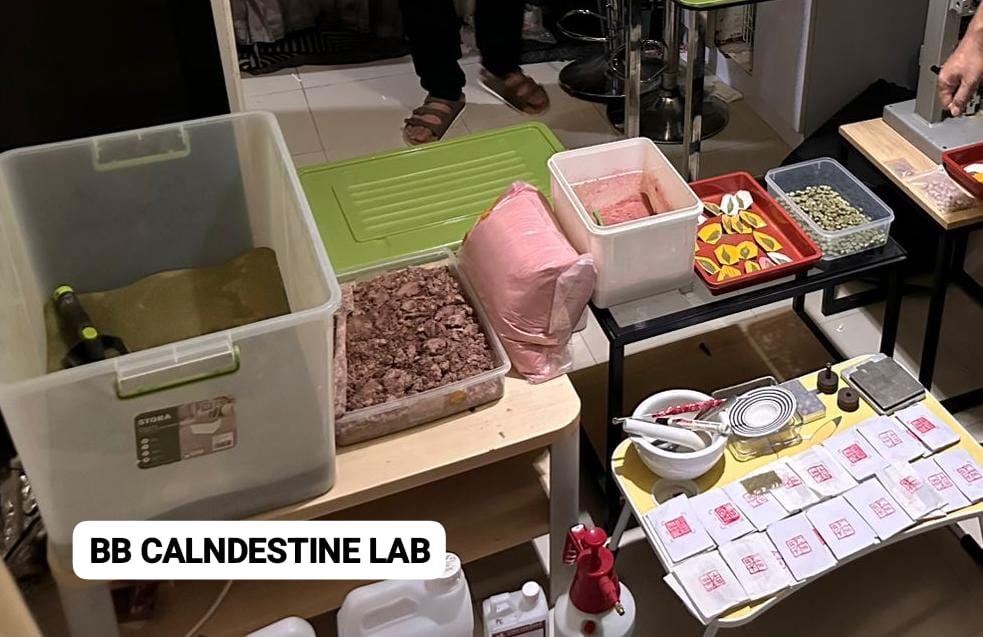 POLDA METRO JAYA BERHASIL MENGUNGKAP CLANDESTINE LAB NARKOTIKA JENIS EKSTASI DAN HAPPY WATER