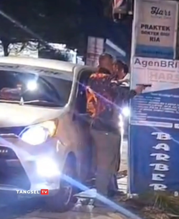 Ngaku Aparat, Pria Diduga Todongkan Senpi Usai Senggolan Mobil di Viktor Tangsel