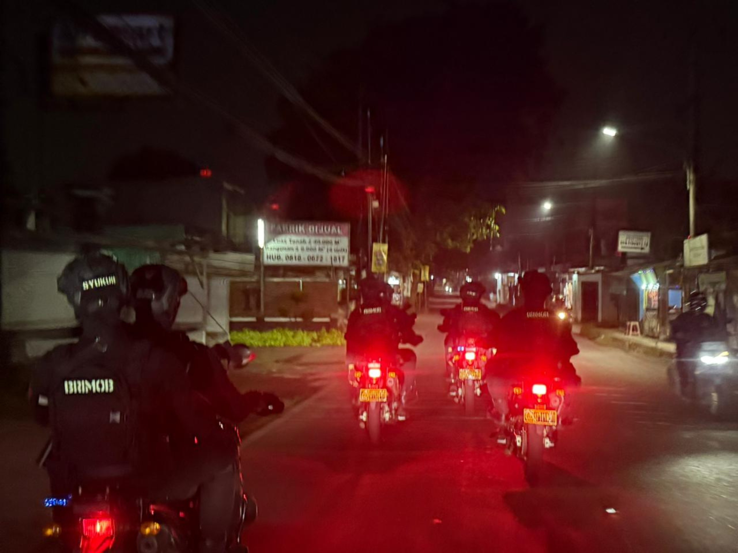 Brimob Metro Jaya Sigap Amankan Kebakaran SPBE di Bekasi, Situasi Cepat Terkendali