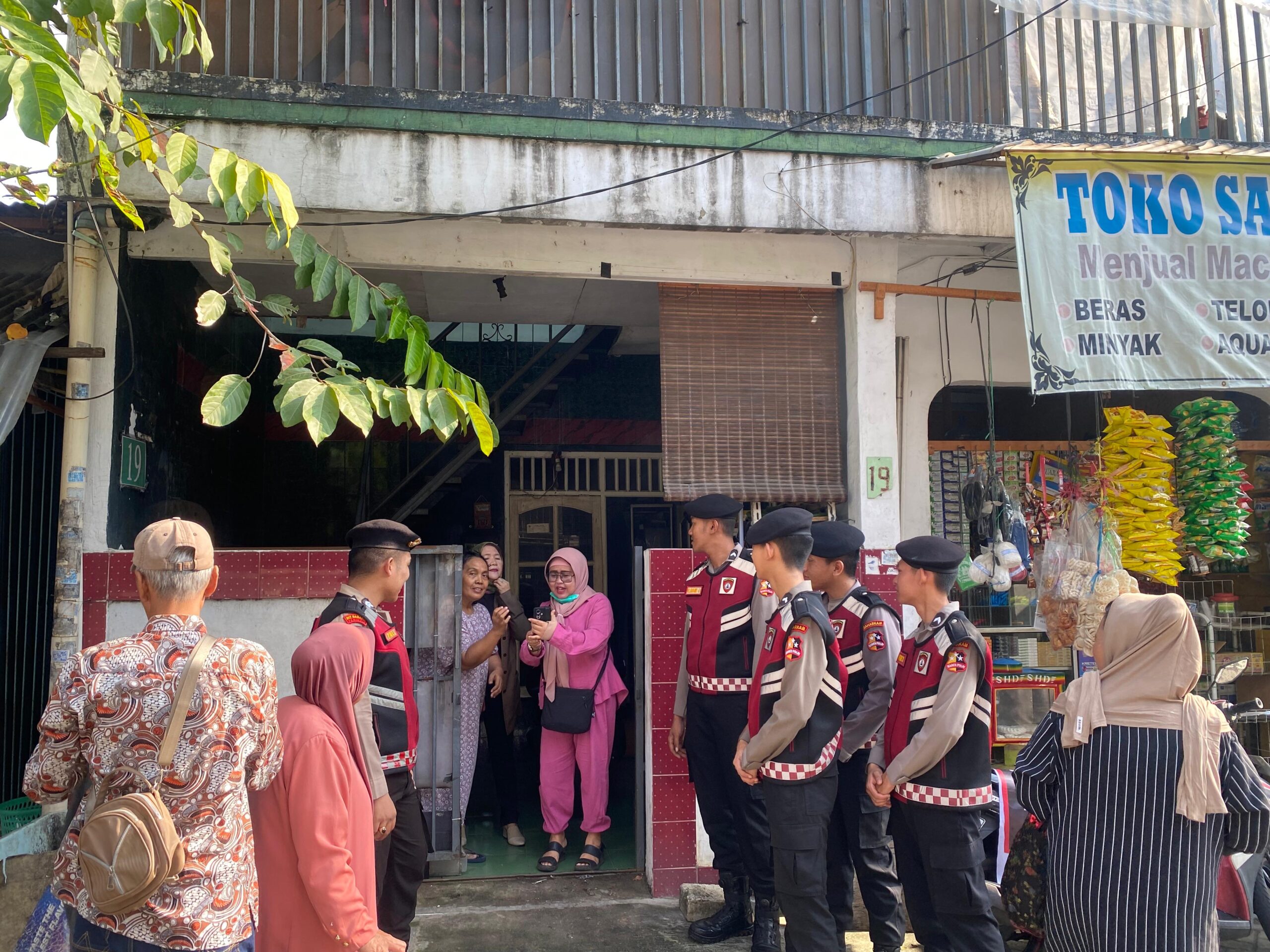 Siap Terlihat dan Bermanfaat, Personel Samapta Polri Pastikan Keamanan Pengadegan Lewat Patroli Humanis