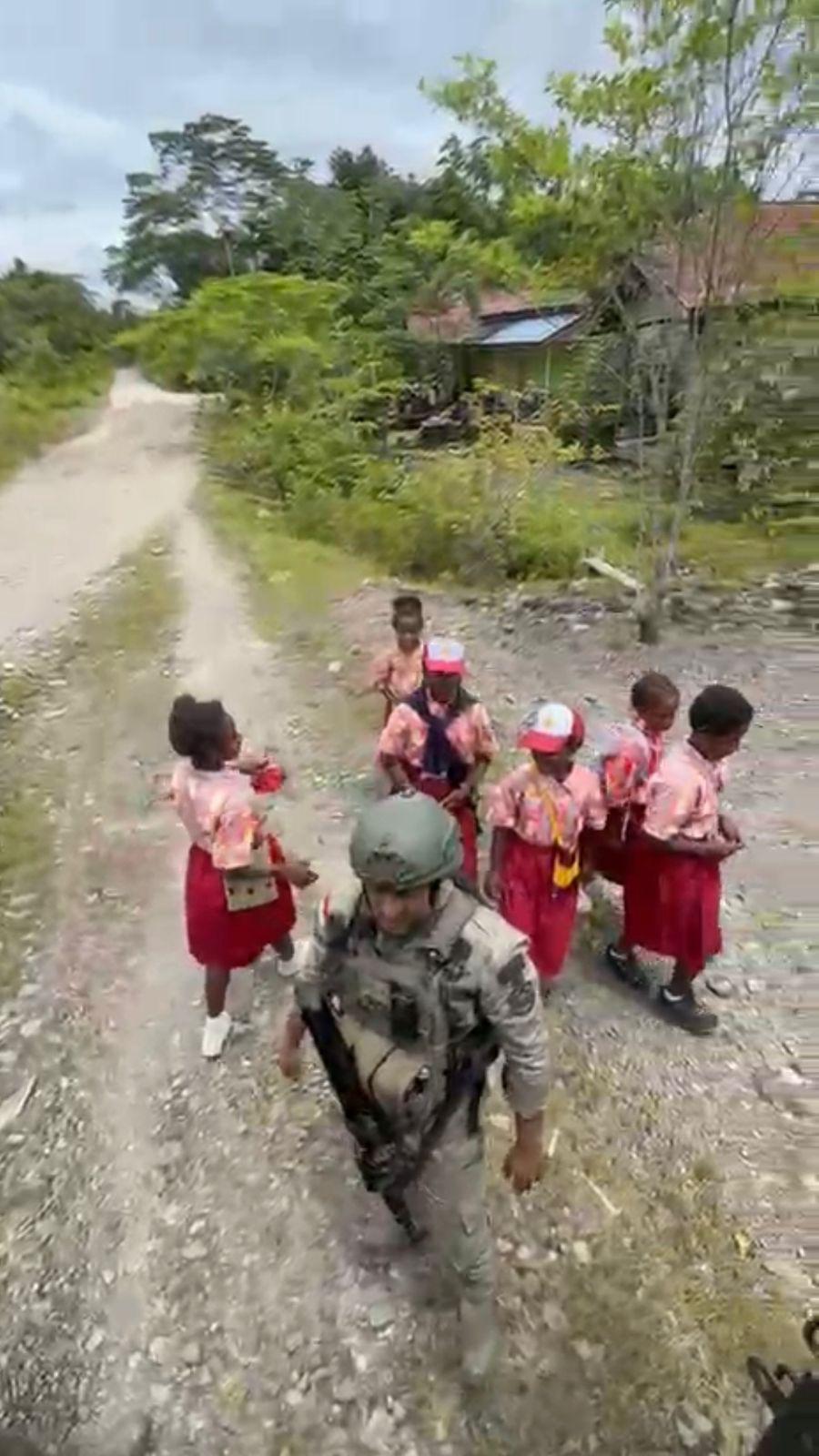 Kegiatan Patroli Satgas Damai Cartenz di Kenyam, Wujud Komitmen Jaga Stabilitas Keamanan Nduga