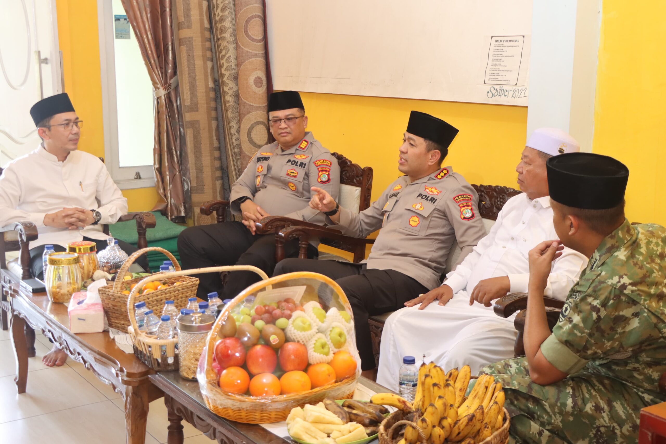Jumat Curhat Di Masjid, Kapolrestro Tangerang Kota Ajak Warga Jaga Generasi Muda