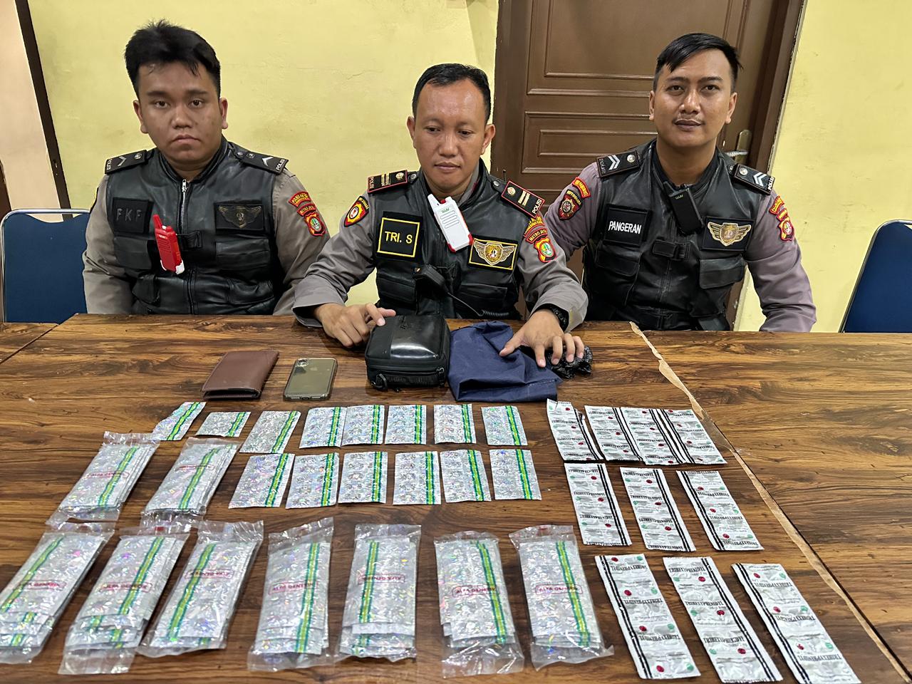 Diduga Akan Diedarkan, 1.000 Lebih Obat Daftar G Disita Tim Patroli Polres Metro Tangerang Kota Dari 2 Pelaku