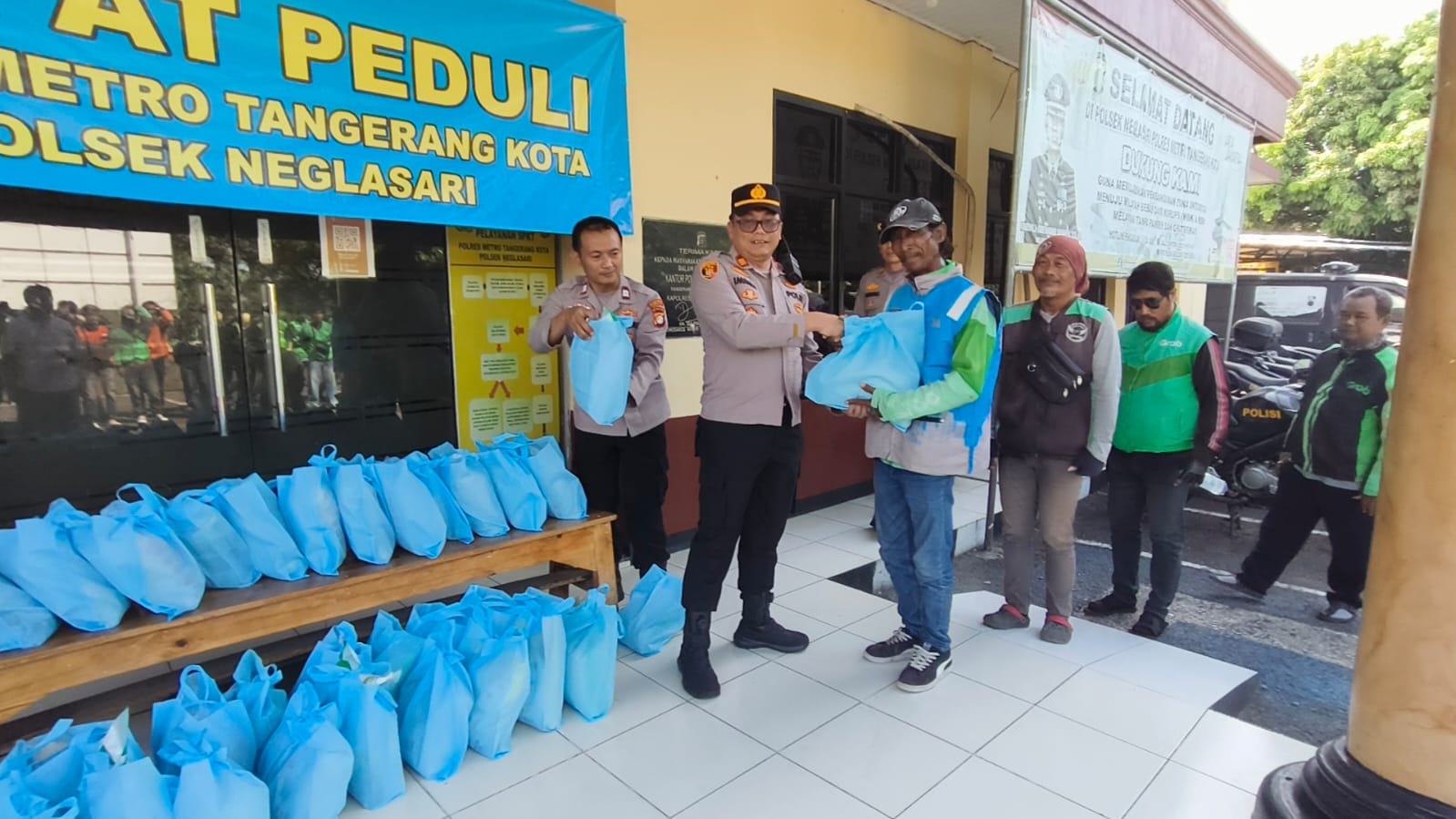 Polsek Neglasari Perkuat Sinergi dengan Komunitas Ojol melalui Program Sabuk Kamtibmas