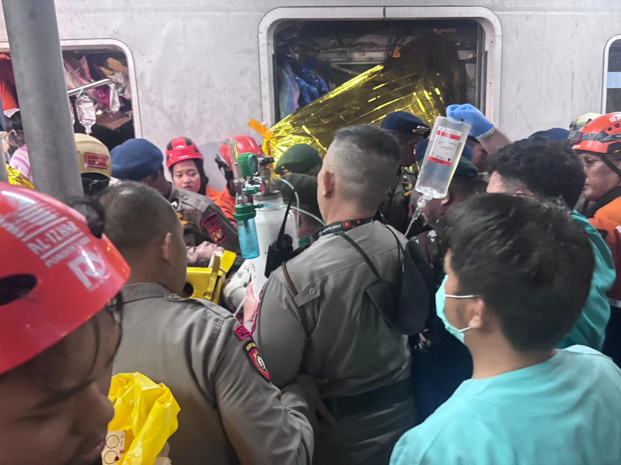 Direktorat Samapta PMJ Gerak Cepat Tangani Kecelakaan Kereta Api di Stasiun Bekasi Timur