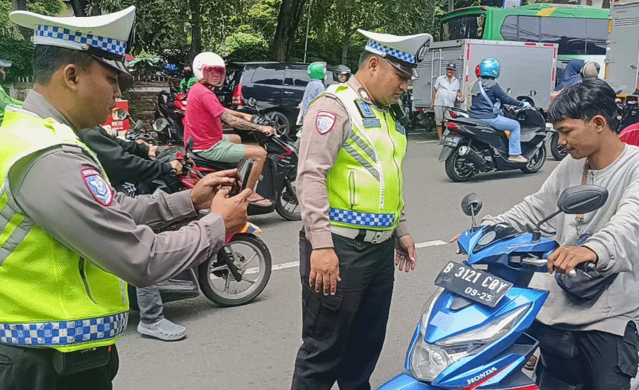 Tak Pakai Helm hingga Lawan Arus? Kini Langsung Tertangkap ETLE Handheld Di Kota Tangerang