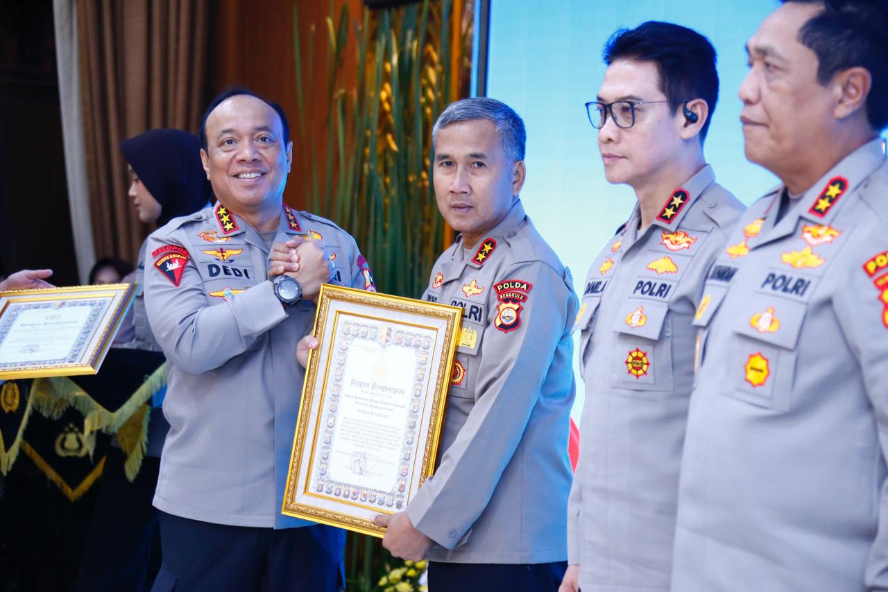 POLRI BERI PENGHARGAAN IKPA TERBAIK PADA RAKERNIS EMPAT FUNGSI PUSAT POLRI 2026