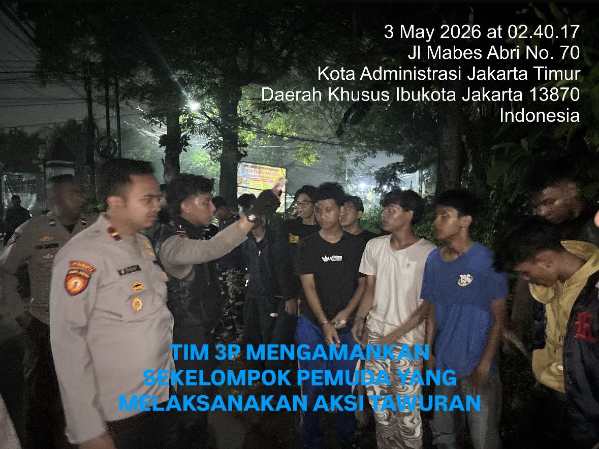 PATROLI PERINTIS PRESISI DIT SAMAPTA PMJ BERHASIL GAGALKAN AKSI TAWURAN DAN AMANKAN BELASAN PEMUDA BERSENJATA TAJAM DI CAKUNG JAKTIM