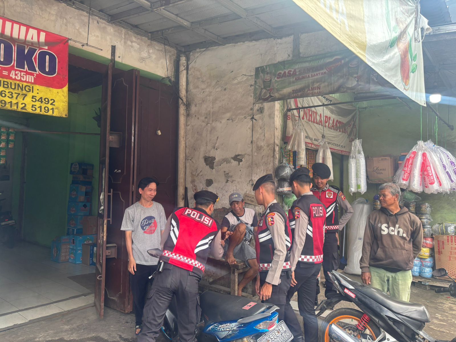 Persempit Ruang Kriminalitas, Personel Detasemen Perintis Sasar Pasar hingga Pangkalan Ojek dalam Patroli Dialogis