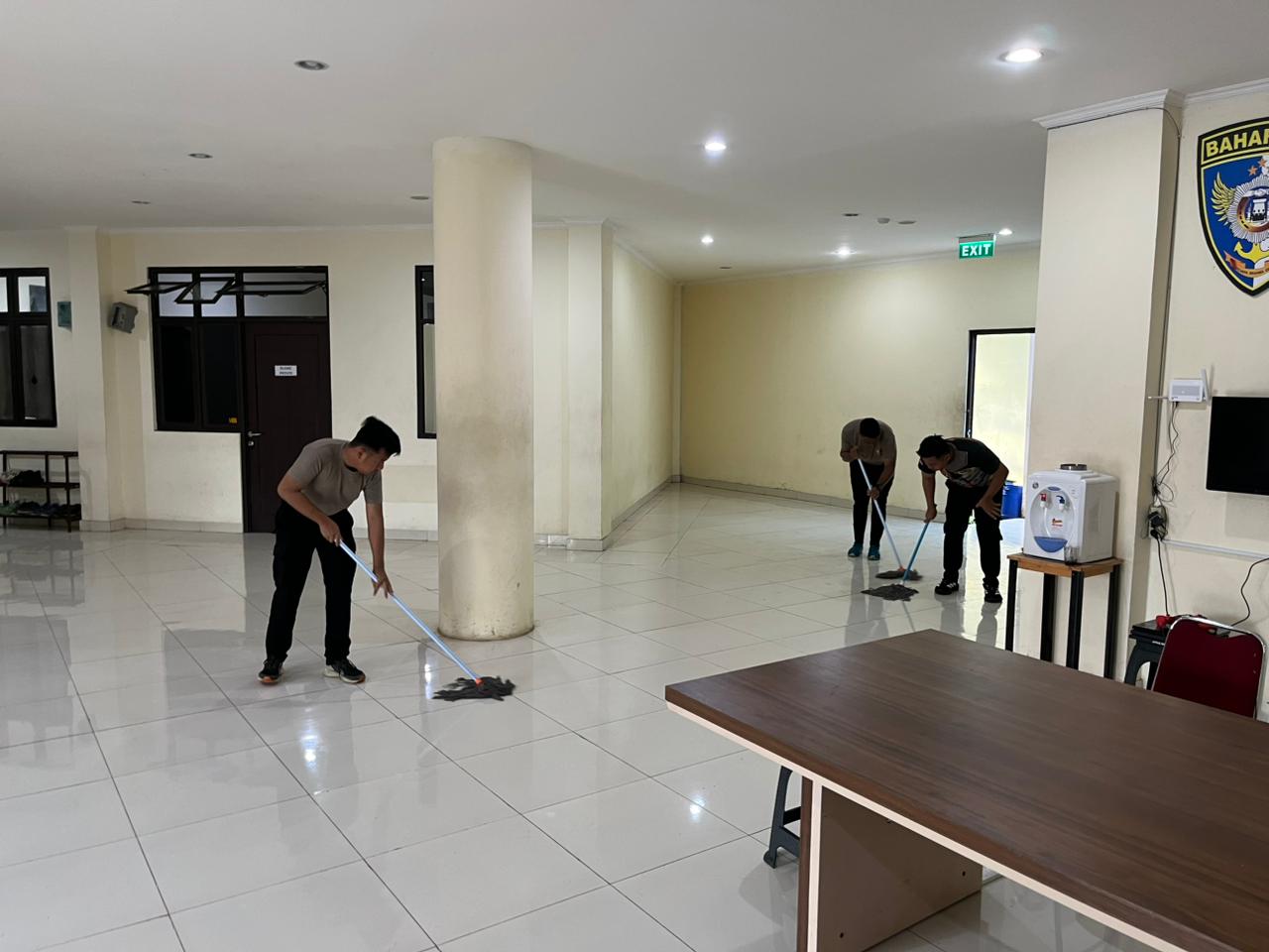 Wujudkan Lingkungan Asri, Ditsamapta Korsabhara Baharkam Polri Gelar Aksi Bersih di Mako Cikeas