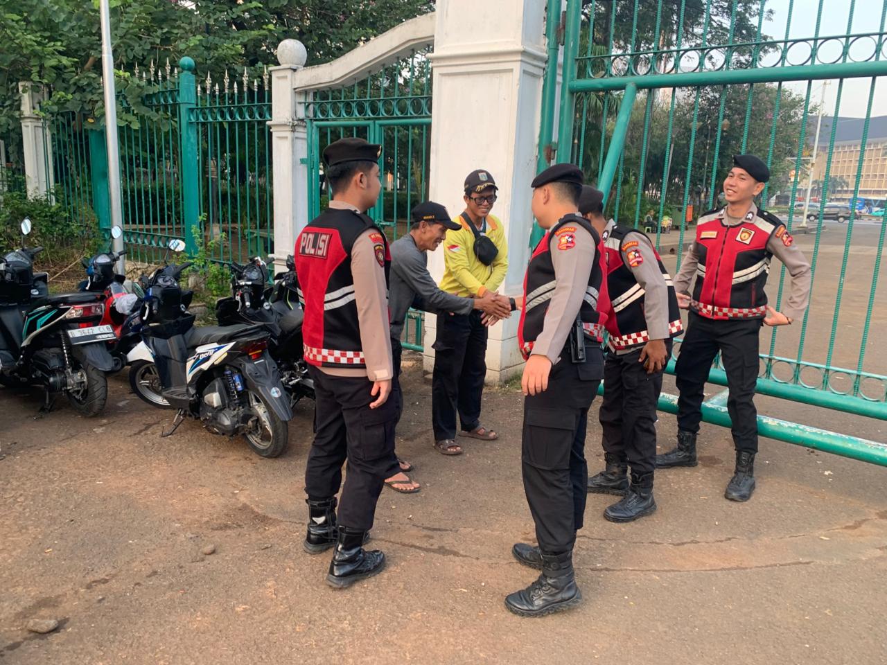 Hadir di Tengah Masyarakat, 70 Personel Baharkam Polri Amankan Arus Lalu Lintas Bundaran HI hingga Kota Tua
