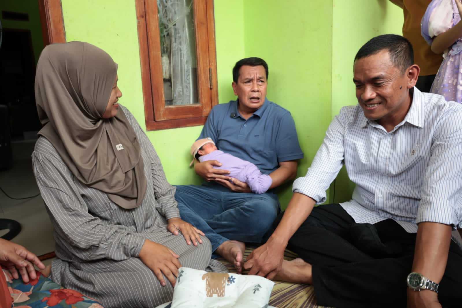 Bupati Tangerang Kunjungi Bayi Bernama Moch. Maesyal Rasyid di Sepatan