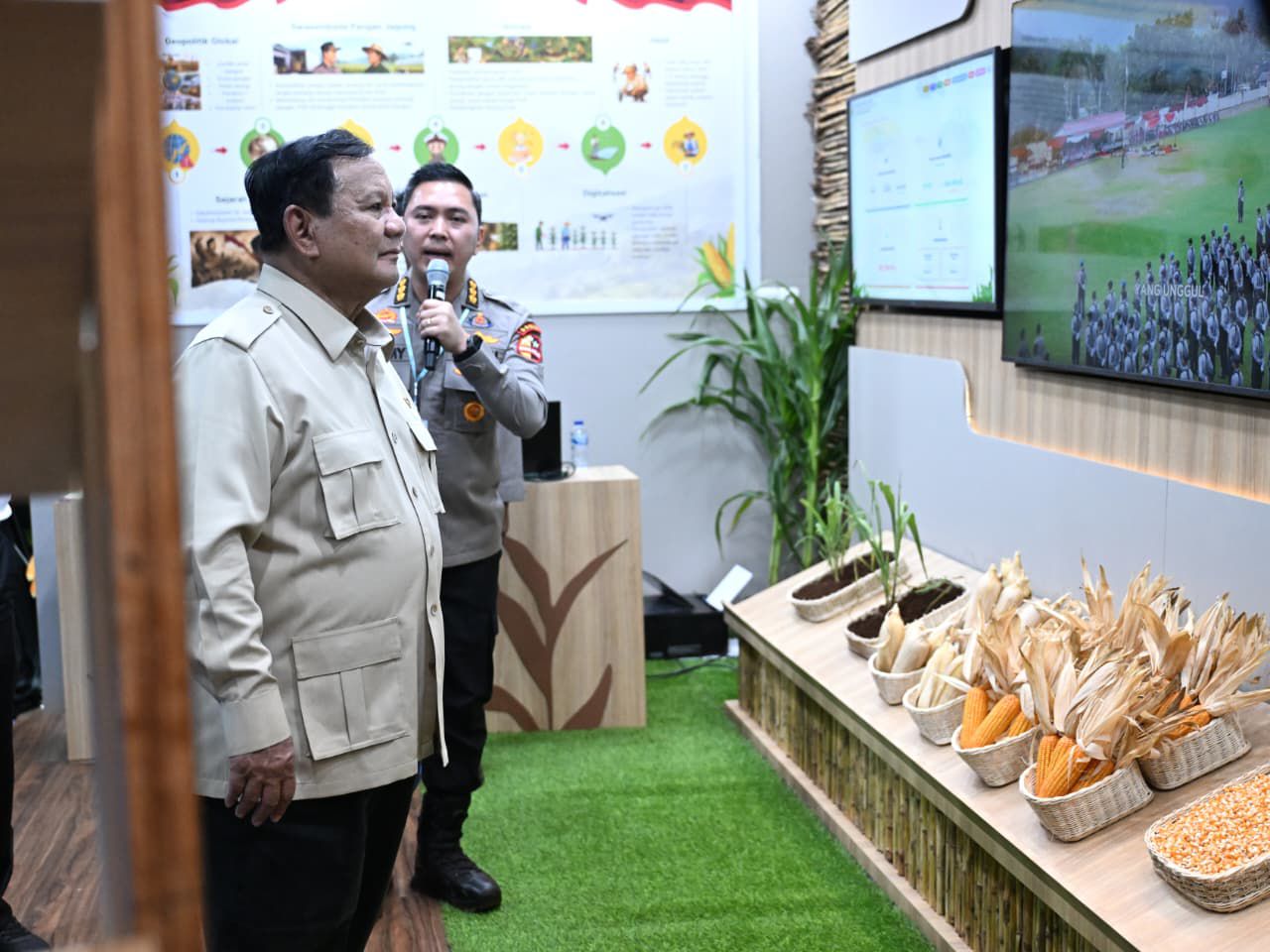 Dari Tuban, Presiden Prabowo Groundbreaking 10 Gudang Pangan Polri dan Luncurkan 166 SPPG