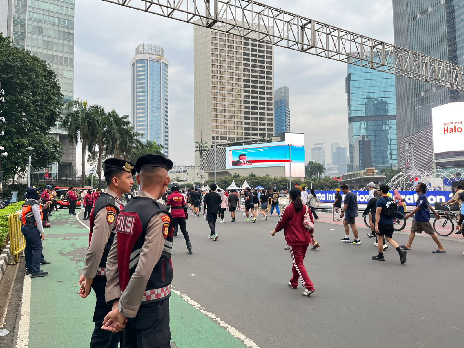 Jaga Keamanan kegiatan CFD Jakarta, Korsabhara Baharkam Polri Layani Masyarakat dengan Humanis