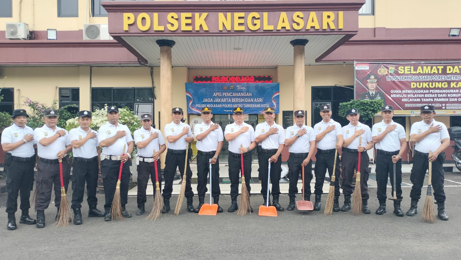 Polsek Neglasari Gelar Apel Pencanangan Jaga Jakarta Bersih dan Asri