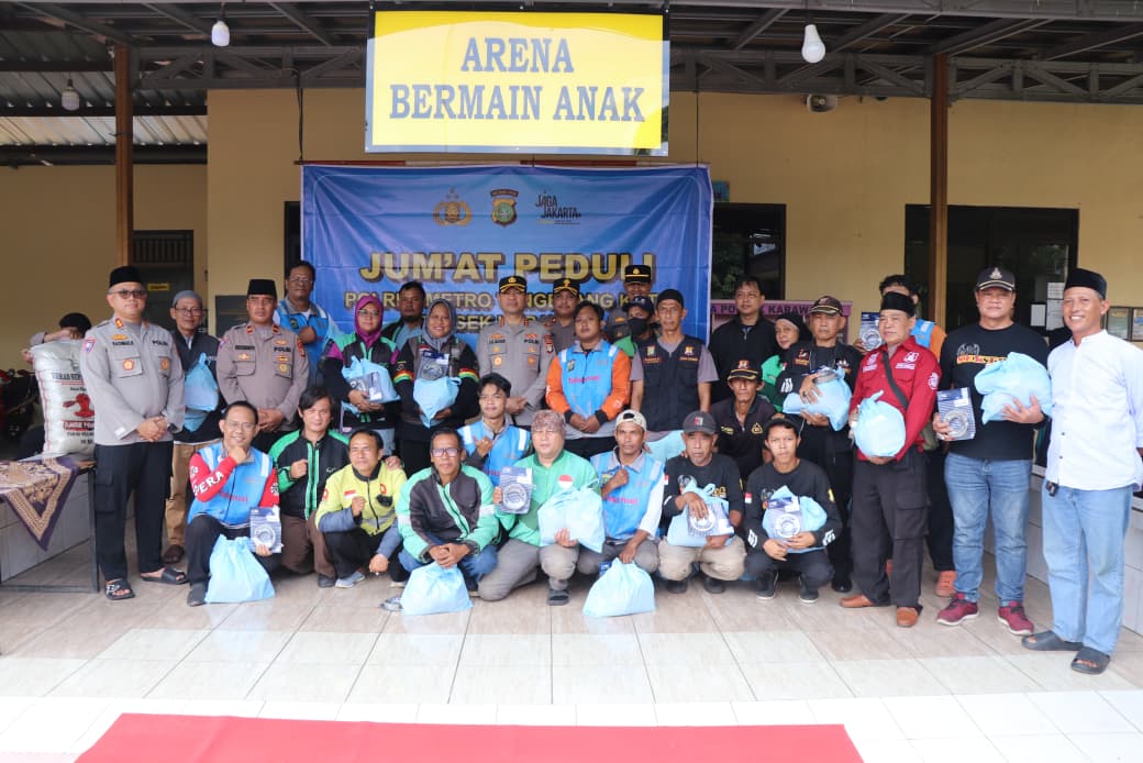 Kapolrestro Tangerang Kota Turun Langsung Ke Warga, Ojol Dan Pokdarkamtibmas Diberi Bantuan