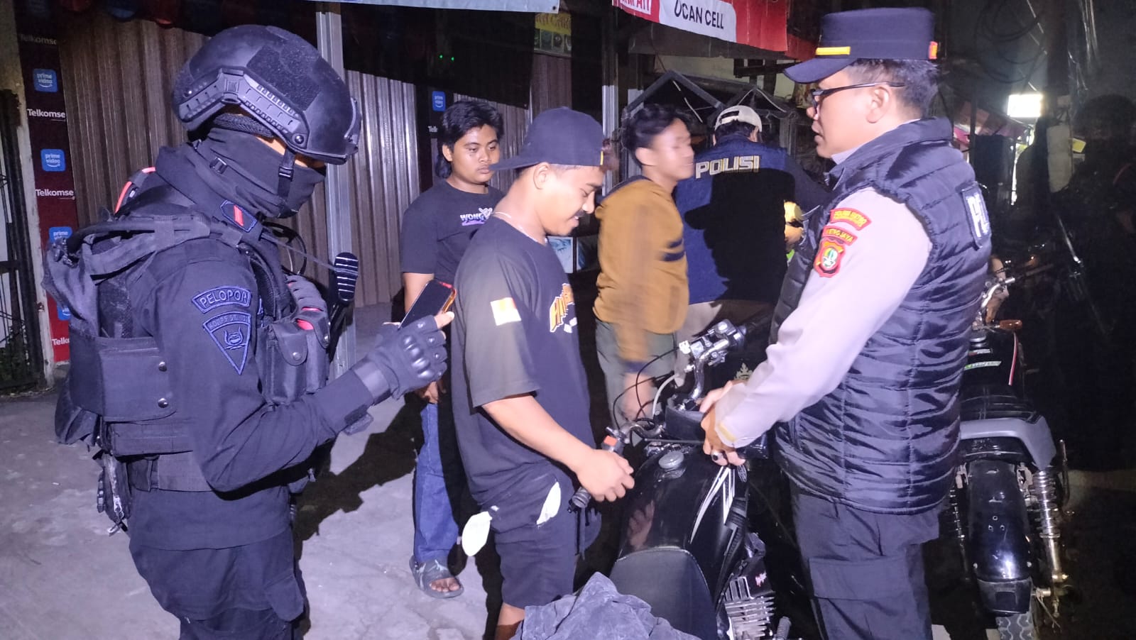 POLSEK NEGLASARI GELAR PATROLI MOBILE DAN RAZIA STASIONER ANTISIPASI KEJAHATAN JALANAN DAN TAWURAN REMAJA