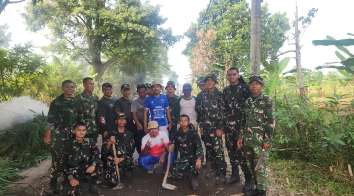 Akses Jalan dan PJU Terkendala, Warga RW 05 dan TNI Kompak Bangun Lingkungan Secara Swadaya