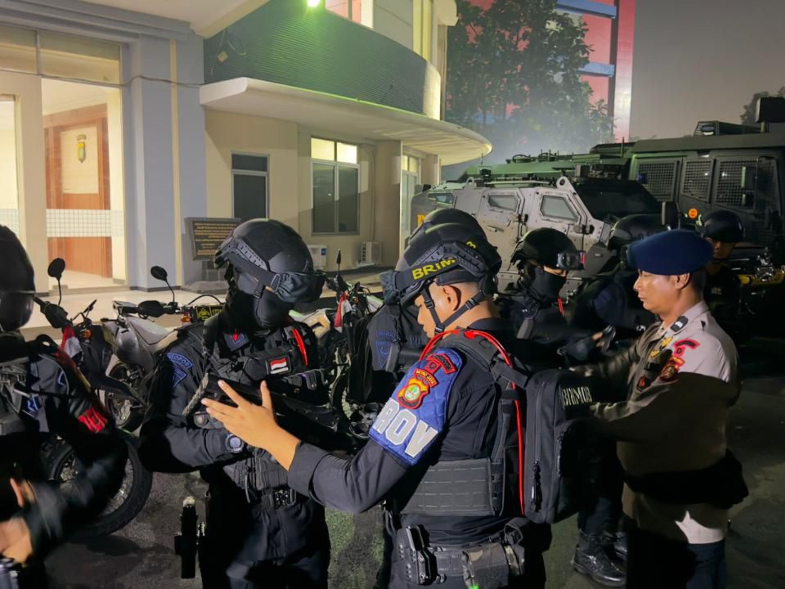 Brimob Polda Metro Jaya Gagalkan Tawuran dan Amankan Senjata Tajam di Bekasi Kota
