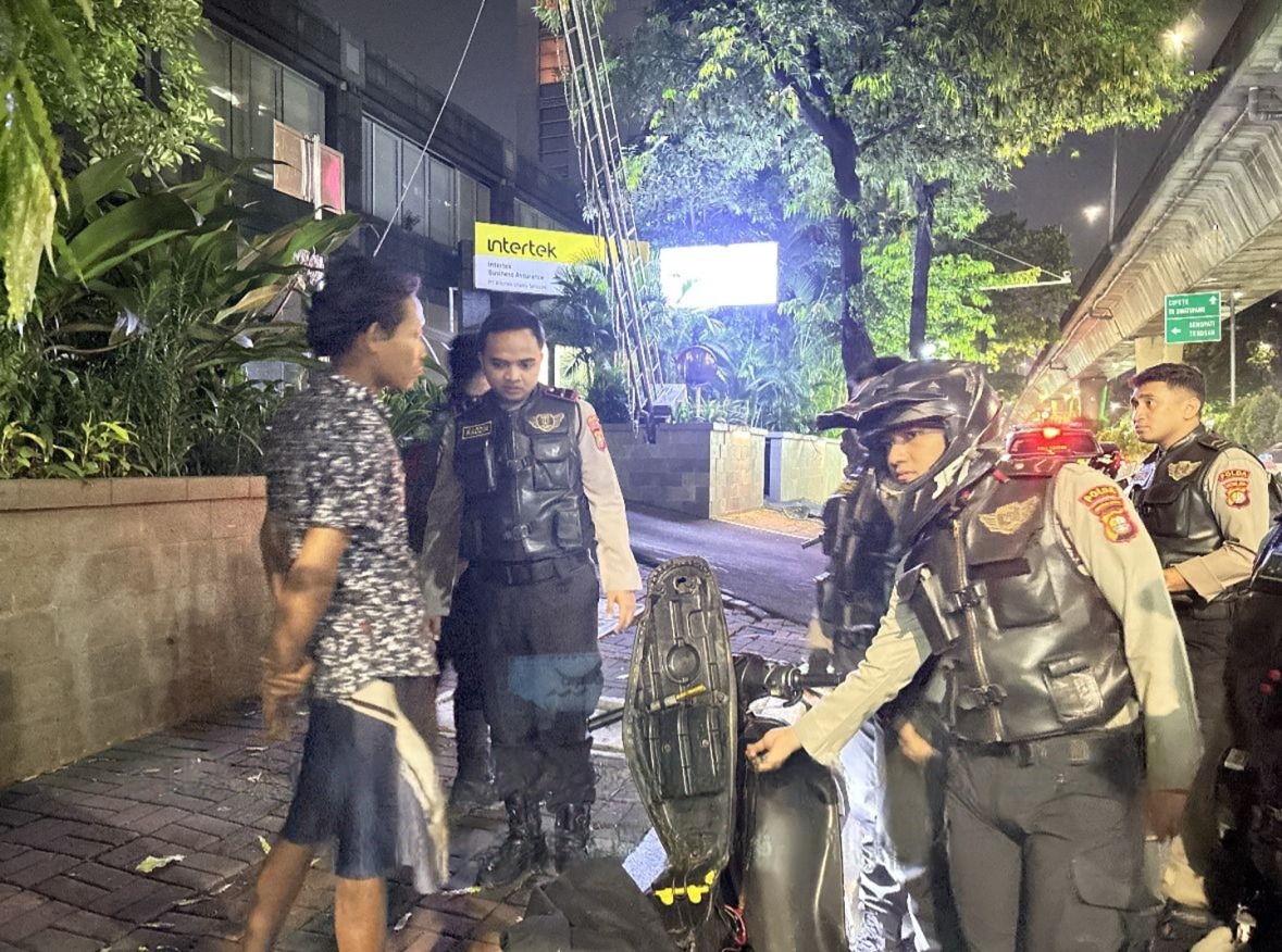 Tim Perintis Presisi Amankan 15 Orang di Jaktim, Sita 7 Celurit