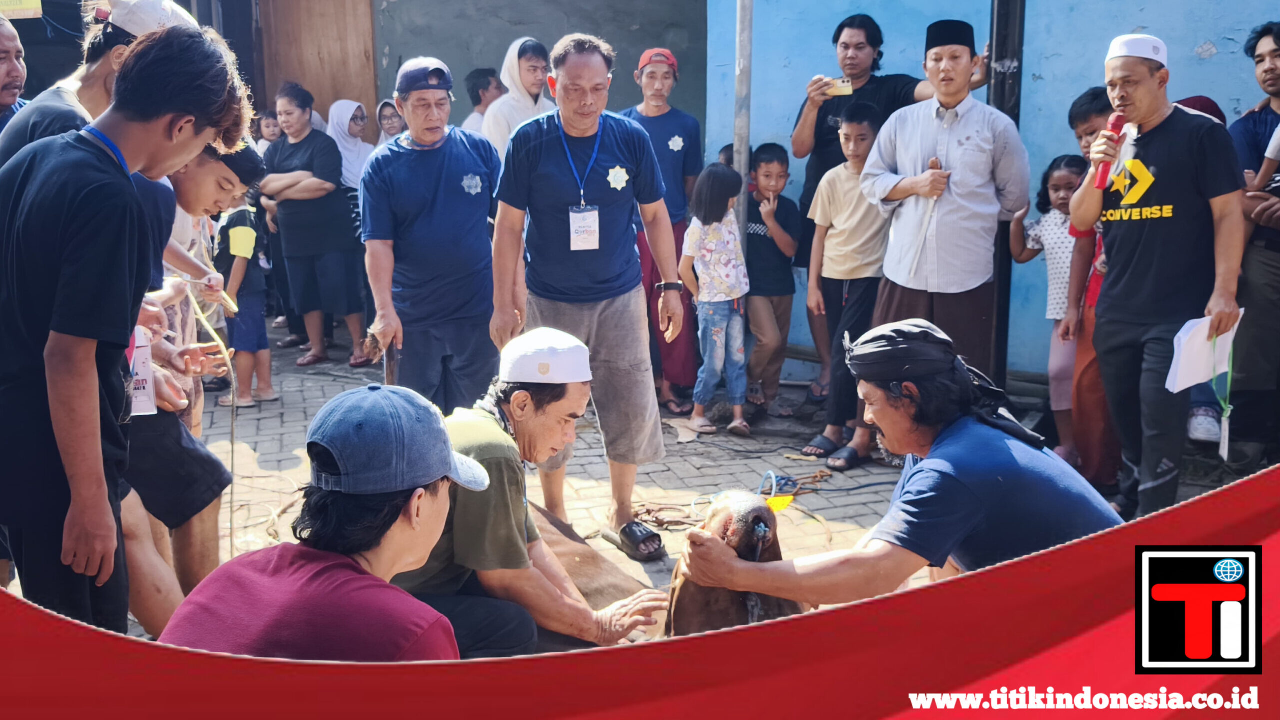 Masjid Jami Nurul Hikmah Paninggilan Ciledug Jadikan Hari Raya Idul Adha Momen Silaturahmi Dan Berbagi.