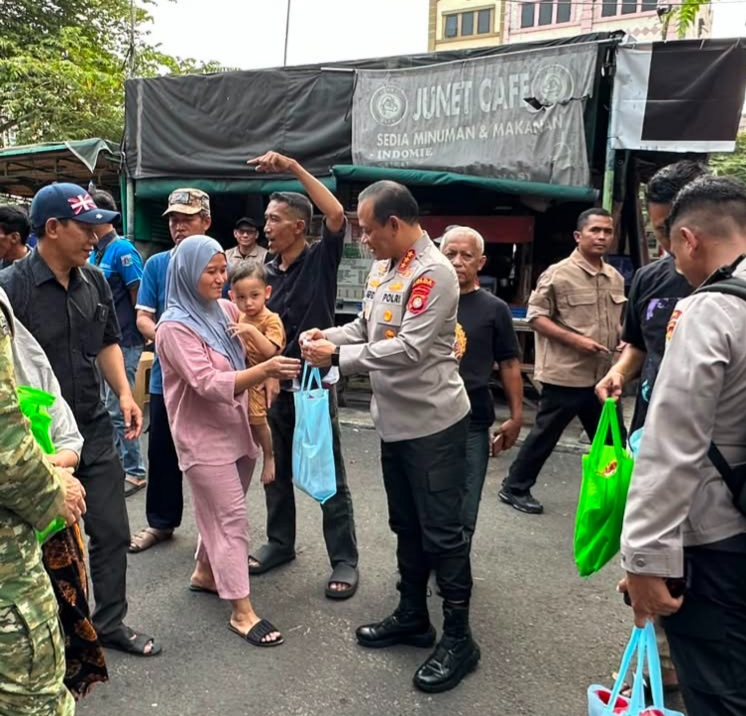 Kapolda Metro Jaya Bersama Pangdam Jaya Melaksanakan Jaga Jakarta On The Spot ke Warga Masyarakat