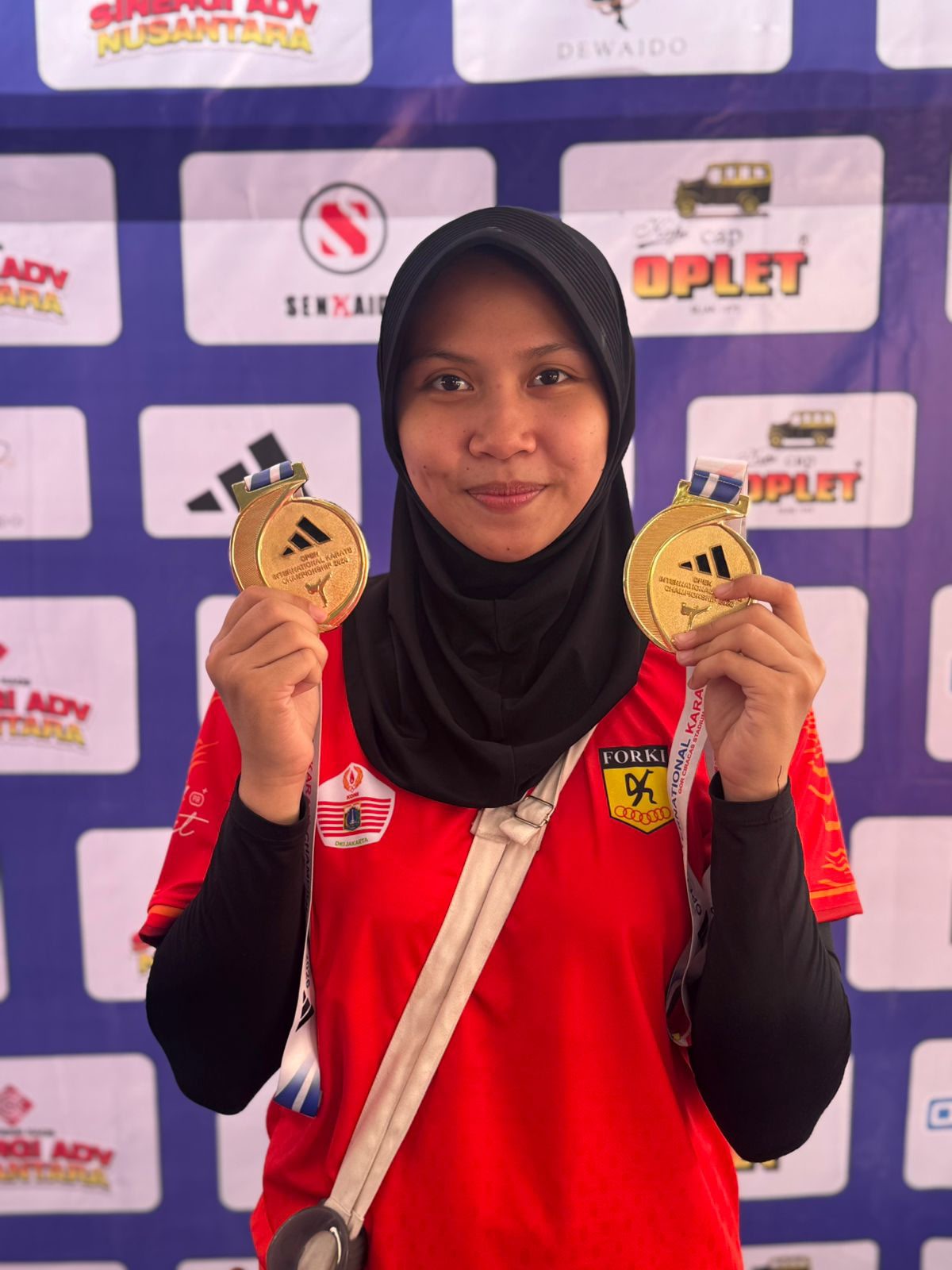 Polwan Baharkam Polri Borong Dua Medali Emas di Kejuaraan Karate Internasional 2026