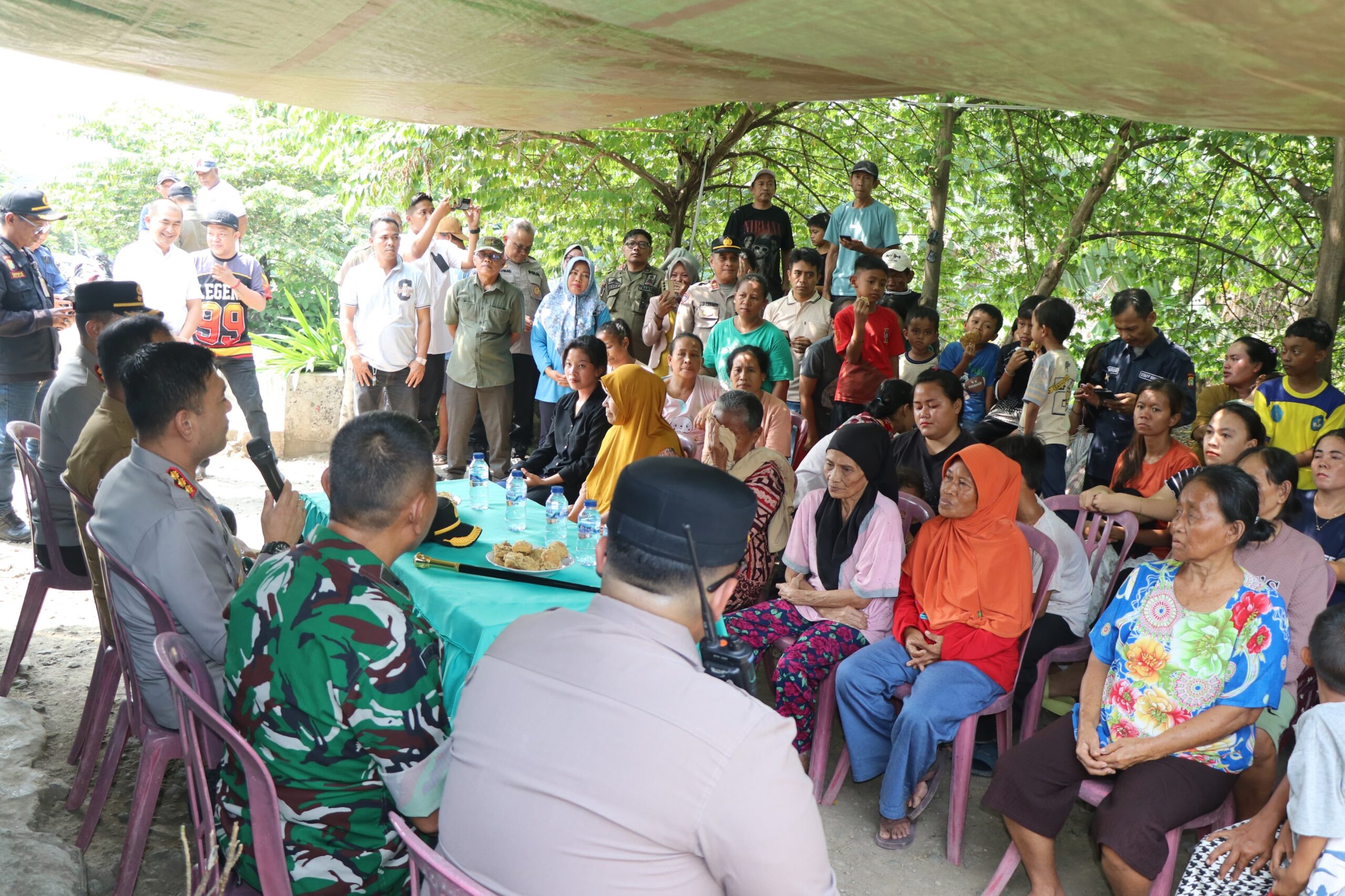 JAGA JAKARTA+ On The Spot Masuk Kawasan Slum Area, Kapolres Serap Aspirasi Dan Salurkan Bantuan Sosial