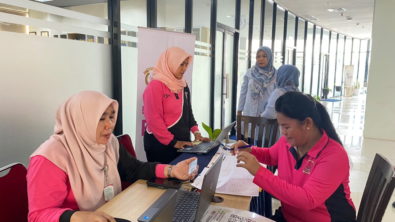 Seksi Sosial Bhayangkari Cabang Polres Metro Tangkot Gelar Pengecekan Kesehatan Gratis