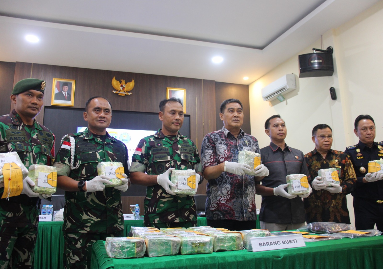 Satgas Pamtas Yonarhanud 1/PBC/1 Kostrad Gagalkan Penyelundupan Puluhan Kilo Narkoba