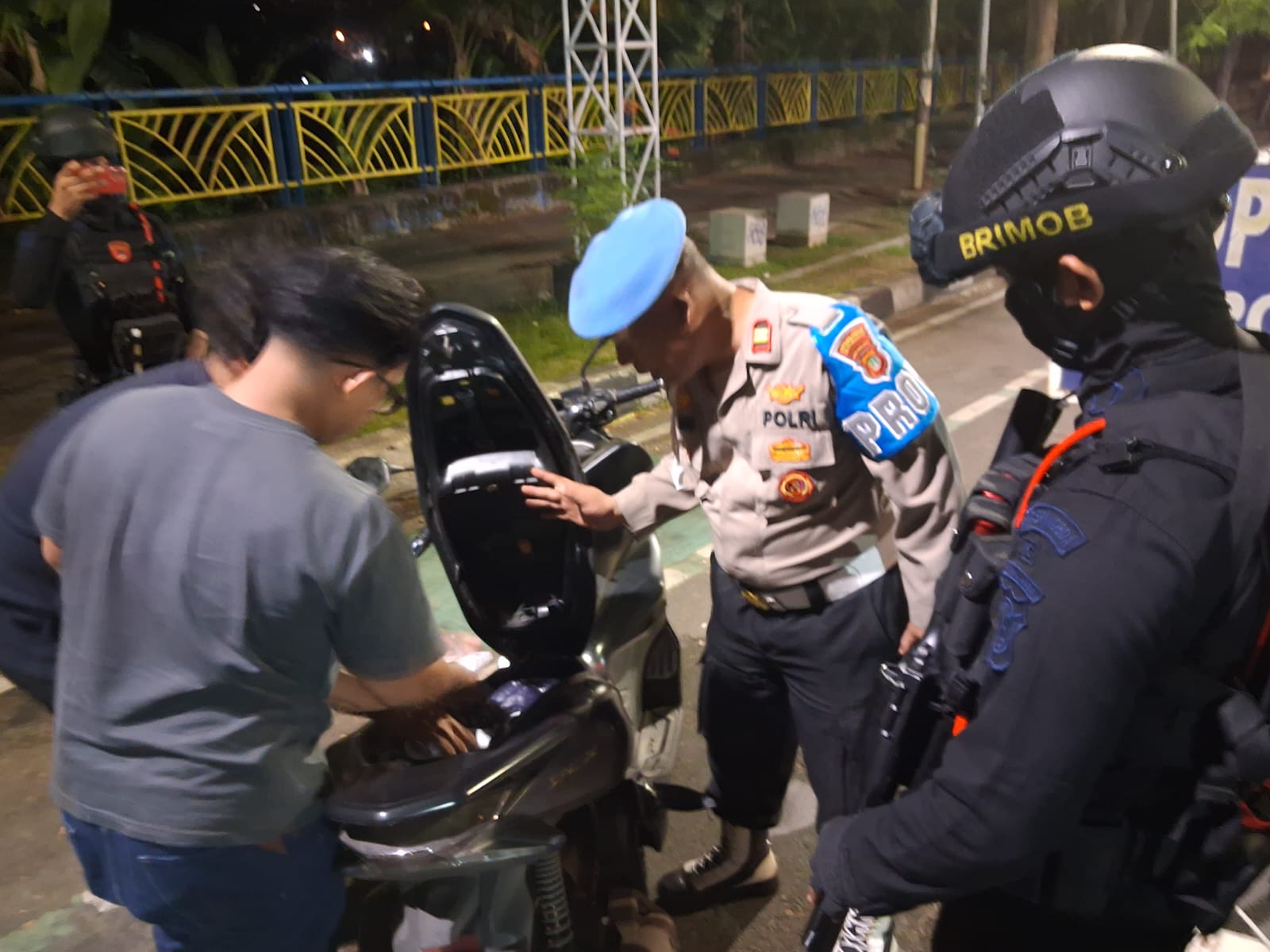 Antisipasi Kejahatan di Malam Minggu, Polsek Karawaci Patroli Mobile Bersama Brimob