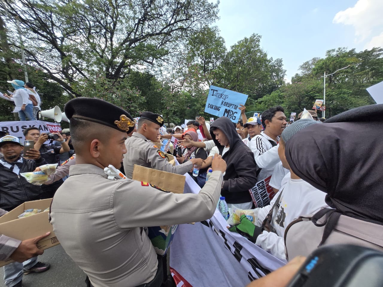 Polda Metro Jaya Pastikan Aksi Unjuk Rasa di Silang Selatan Monas Berjalan Terkendali