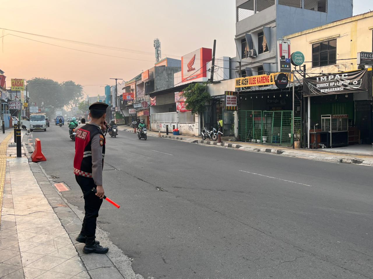 Personel Subden C Detasemen Perintis Baharkam Polri Gelar Pengaturan Lalu Lintas di Sejumlah Titik Strategis