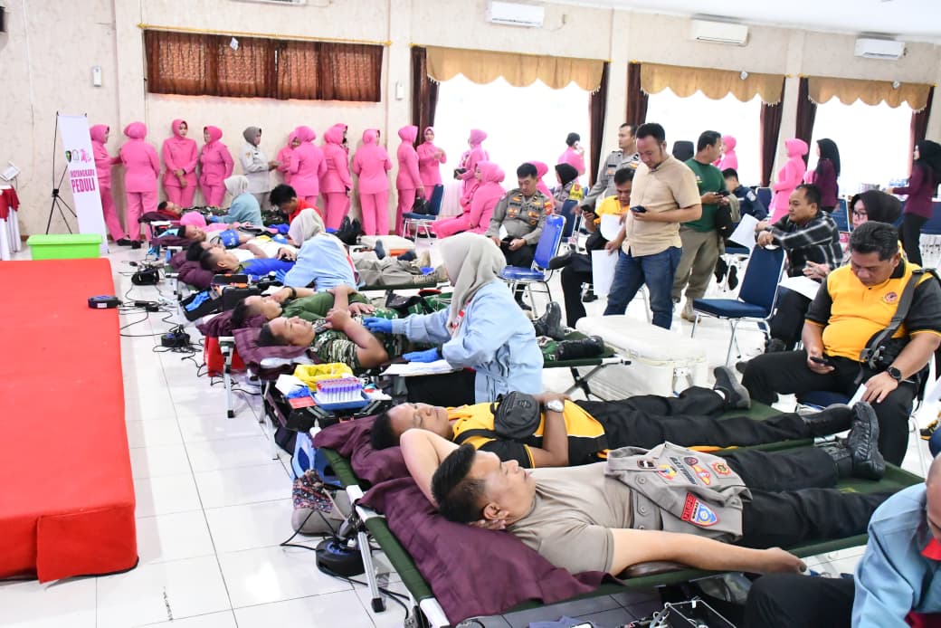 Sinergi Kemanusiaan Hari Bhayangkara ke-80, Aksi Donor Darah Polresta Cirebon Kumpulkan Ratusan Kantong Darah
