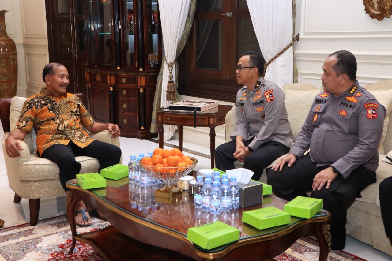 Sambut HUT Bhayangkara ke-80, Tim Mabes Polri Anjangsana ke Kediaman Jenderal (Purn) Badrodin Haiti
