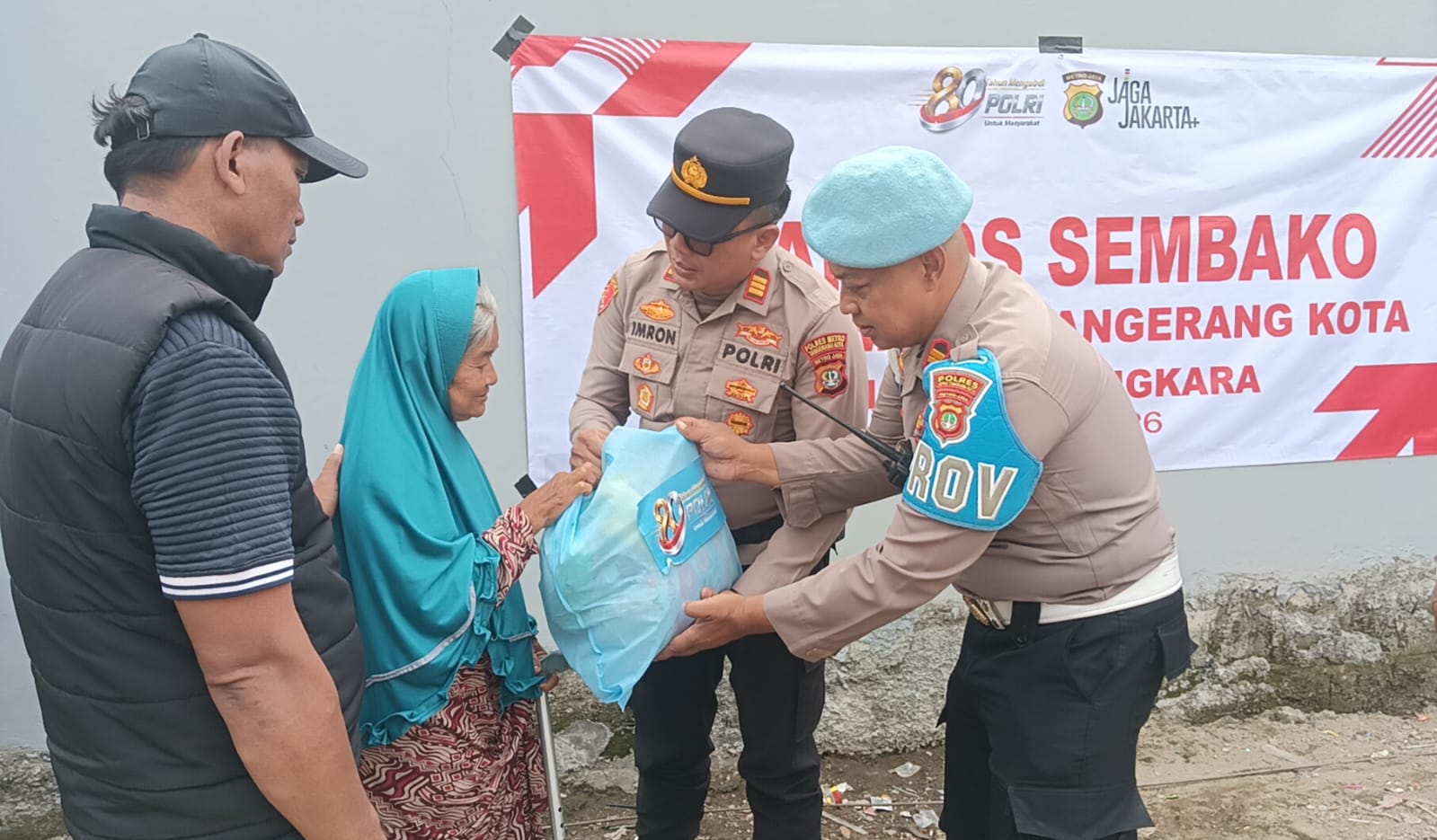 Sambut Hari Bhayangkara ke-80, Polsek Neglasari Salurkan Sembako kepada Warga Melalui Program Jaga Jakarta
