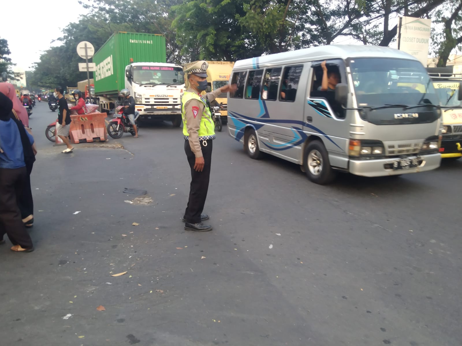Atur Arus Lalu Lintas Sore Hari, Polres Metro Tangerang Kota Pastikan Perjalanan Warga Pulang Kerja Lancar