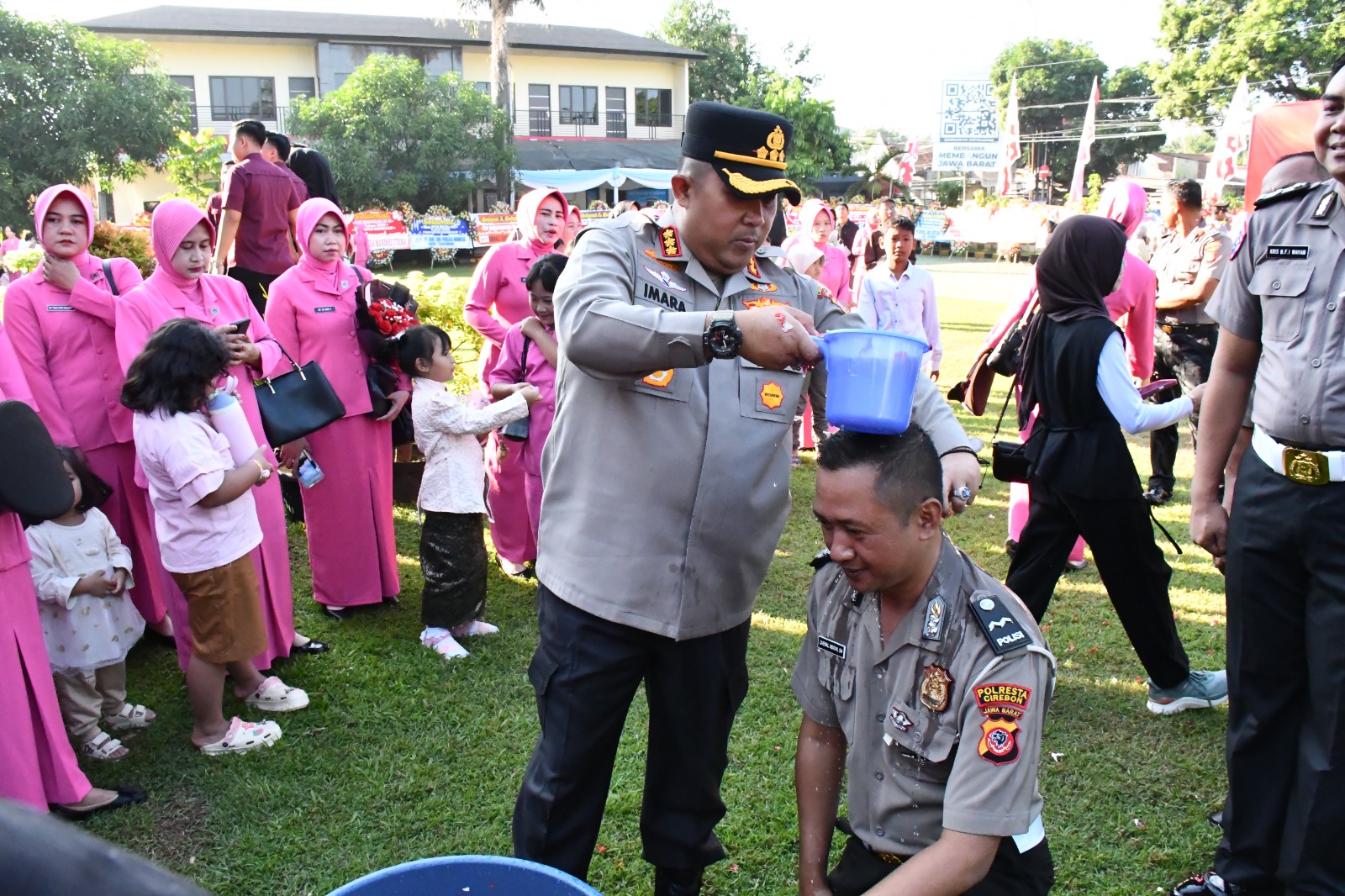 Kapolresta Cirebon Pimpin Korps Raport Kenaikan Pangkat 114 Personel, Tekankan Profesionalisme, Integritas, dan Pengabdian kepada Masyarakat