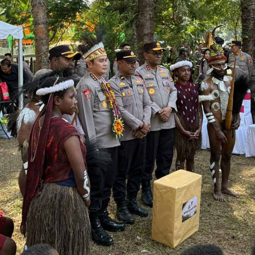 Astamaops Kapolri Berbagi Semangat Belajar Bersama Anak-Anak Papua di Pusat Olah Seni Wesaput