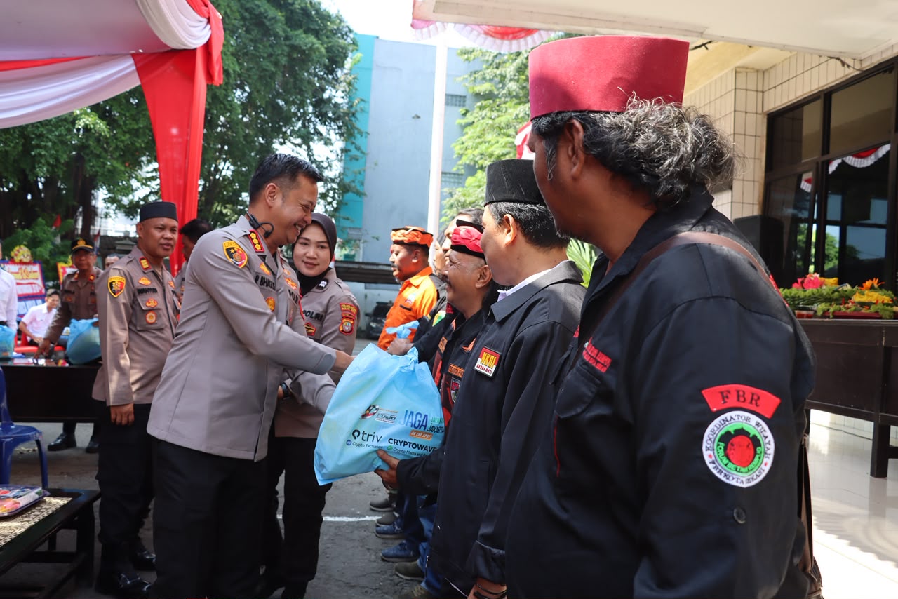 Baksos hingga Lomba Anak, Polda Metro Jaya Rayakan Hari Bhayangkara Bersama Masyarakat