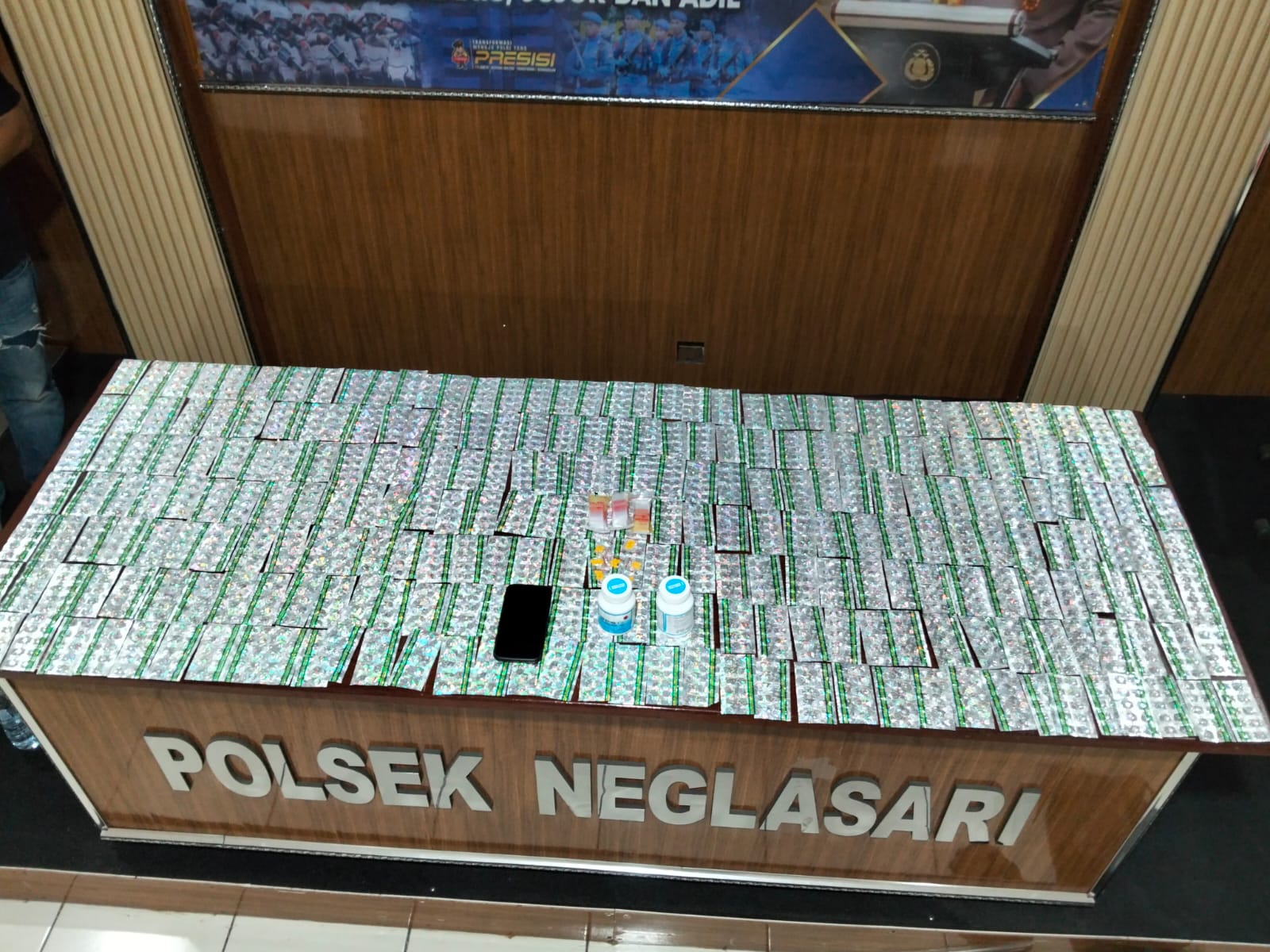 Polsek Neglasari Gagalkan Transaksi Ribuan Obat Keras Di Pakuhaji, Pelaku Ditangkap Saat COD