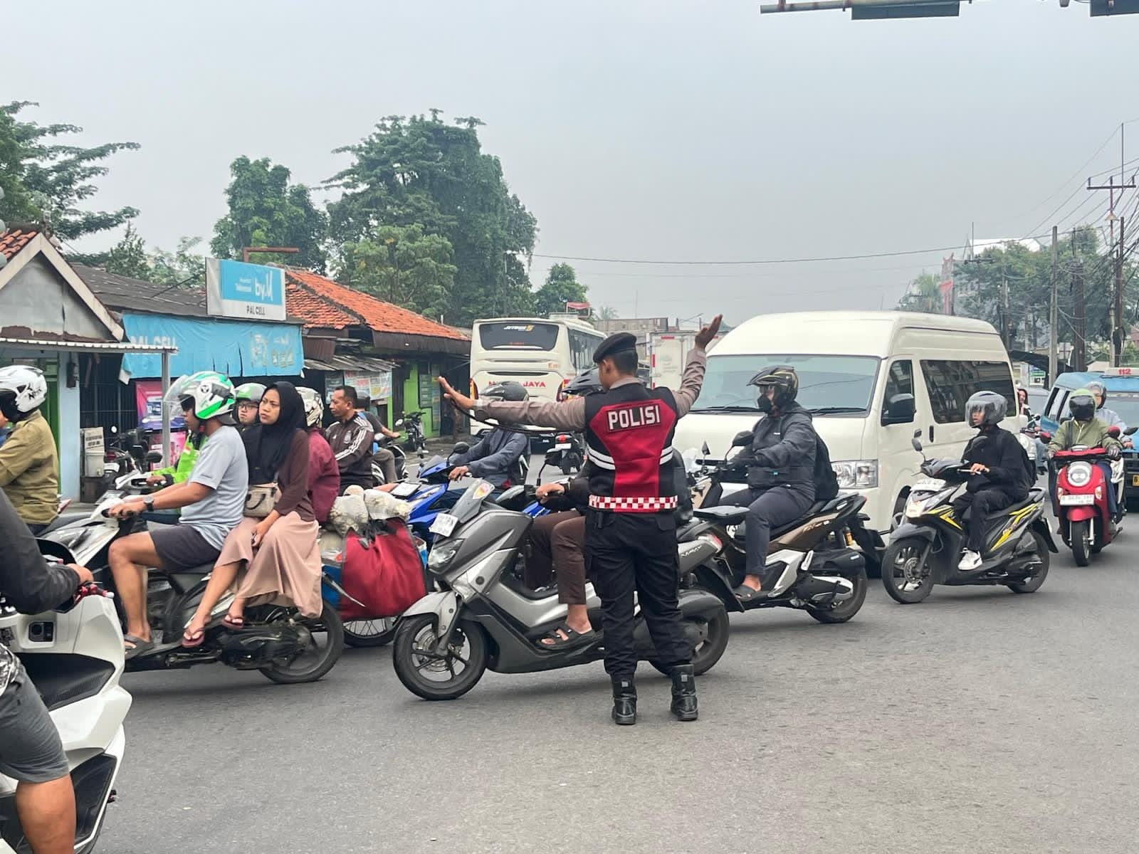 Semboyan ‘Siap, Solid Berhasil’, Personel Subden C Detasemen Perintis Sukses Amankan Jalur Sore di Simpang PAL hingga UI