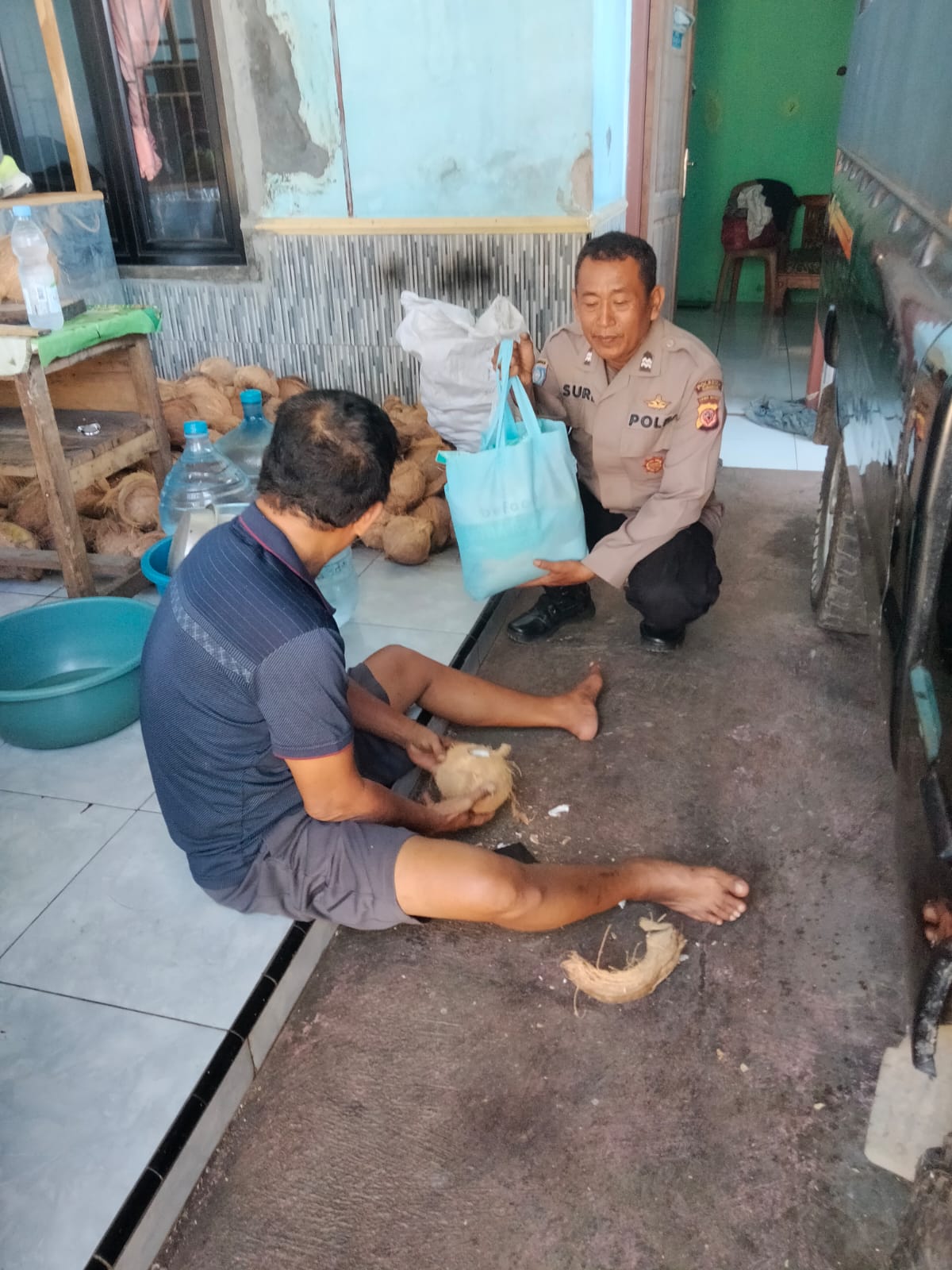 HUT Bhayangkara ke-80, Polsek Depok Salurkan Sembako Jalin Silaturahmi dengan Purnawirawan Polri