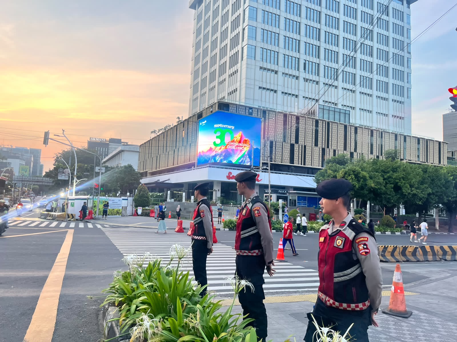 Pastikan Warga Nyaman Berolahraga, Ditsamapta Korsabhara Baharkam Patroli Humanis di CFD Jakarta