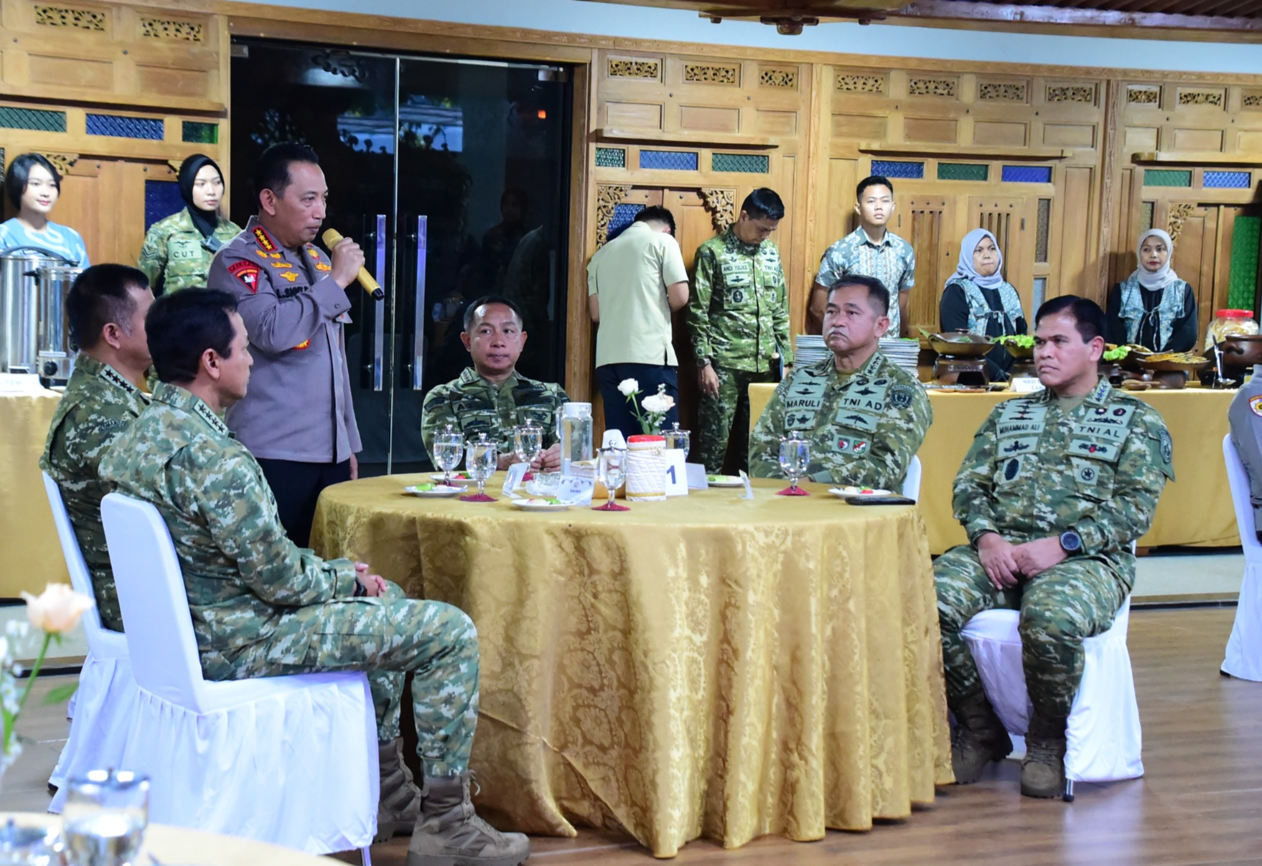 Kasad Dampingi Panglima TNI Terima Kunjungan Silaturahmi Kapolri di Mabes TNI